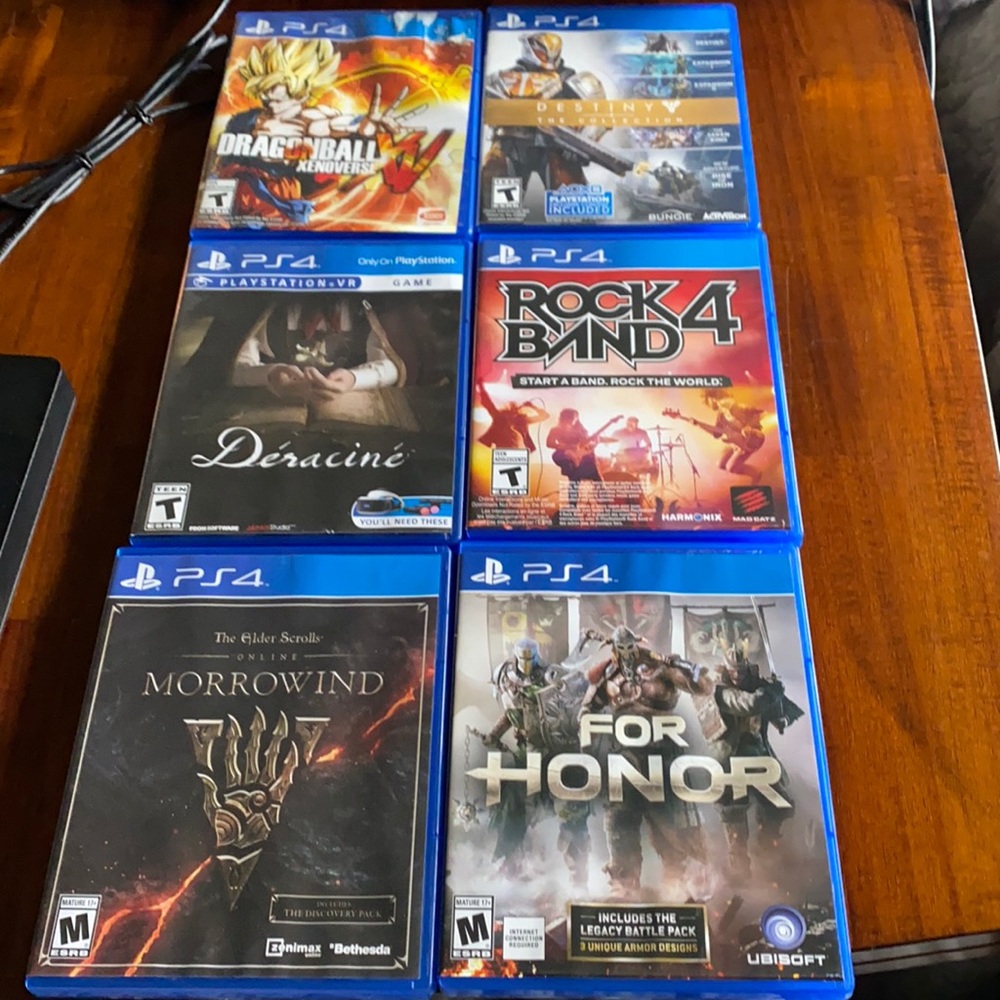 PS4 Game Bundle & Guitar